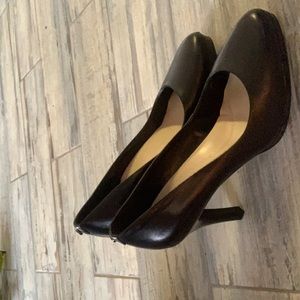 Tahari black stiletto/ heels shoes size 9.5-